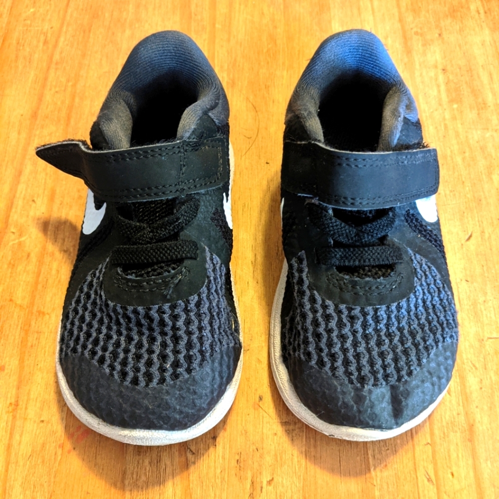 Nike toddler shoes 5C